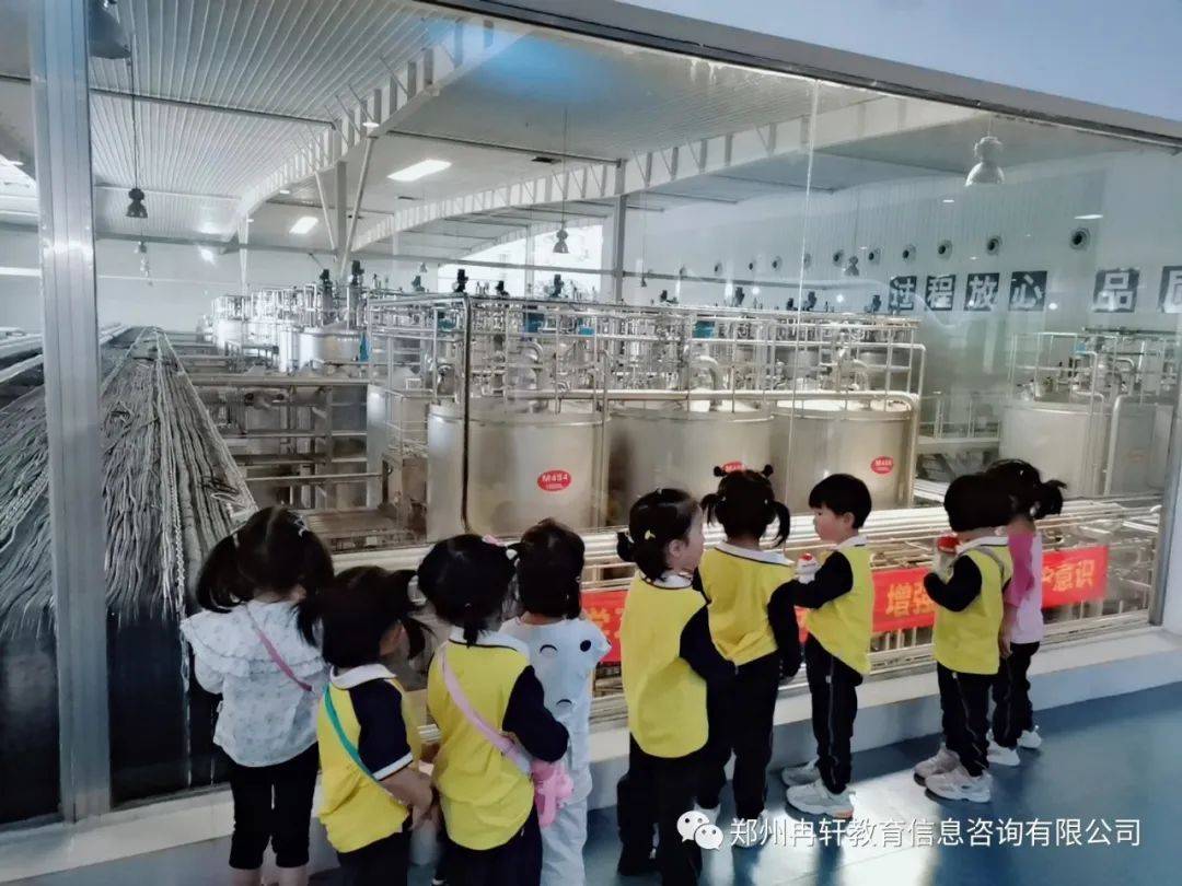 三之三象湖幼兒園走進(jìn)花花牛工廠 一場奶香四溢的奇妙教育旅程